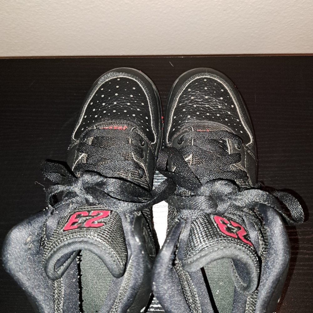 Kids Black & Red Jordan Basketball Shoes with '23' Accent. Size 4Y - Picture 16 of 16